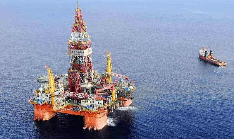 Oil and gas drilling platform